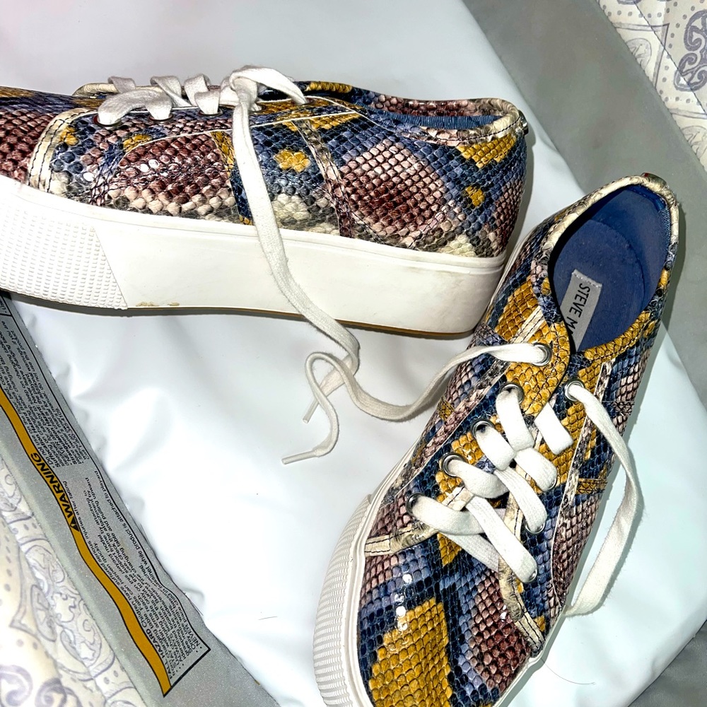 tennis shoes women